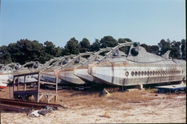 1994 : le ride ferme à cause de problèmes de capacité en regard de son occupation du parc. Si la plupart des sous-marins vont être mis en cale sèche, l’un d’entre eux va être immergé dans le lagon de Castaway Cay, l’île de Disney, pour servir de spot de plongée.