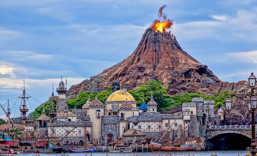 2001 : Jules Verne se retrouve au centre de Tokyo DisneySea ! Mysterious Island, le land central, est une référence directe à la nouvelle de Jules Verne, et recrée le volcan qui sert de refuge au Capitaine Némo. Le land construit au cœur du Mount Prometheus accueille 2 rides