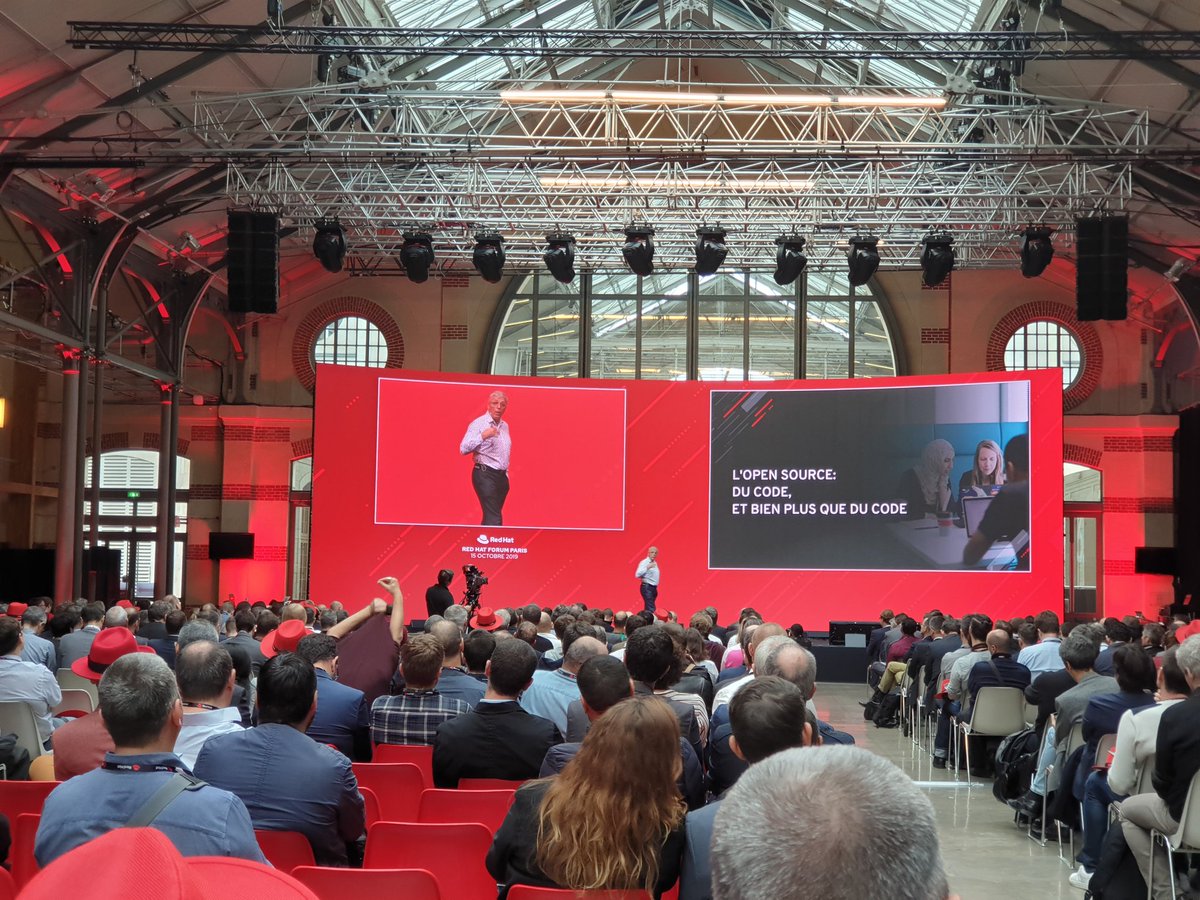 Très bel accueil de <a href="/RedHat/">Red Hat</a> au #RedHatForumFR. Vive l'#opensource !