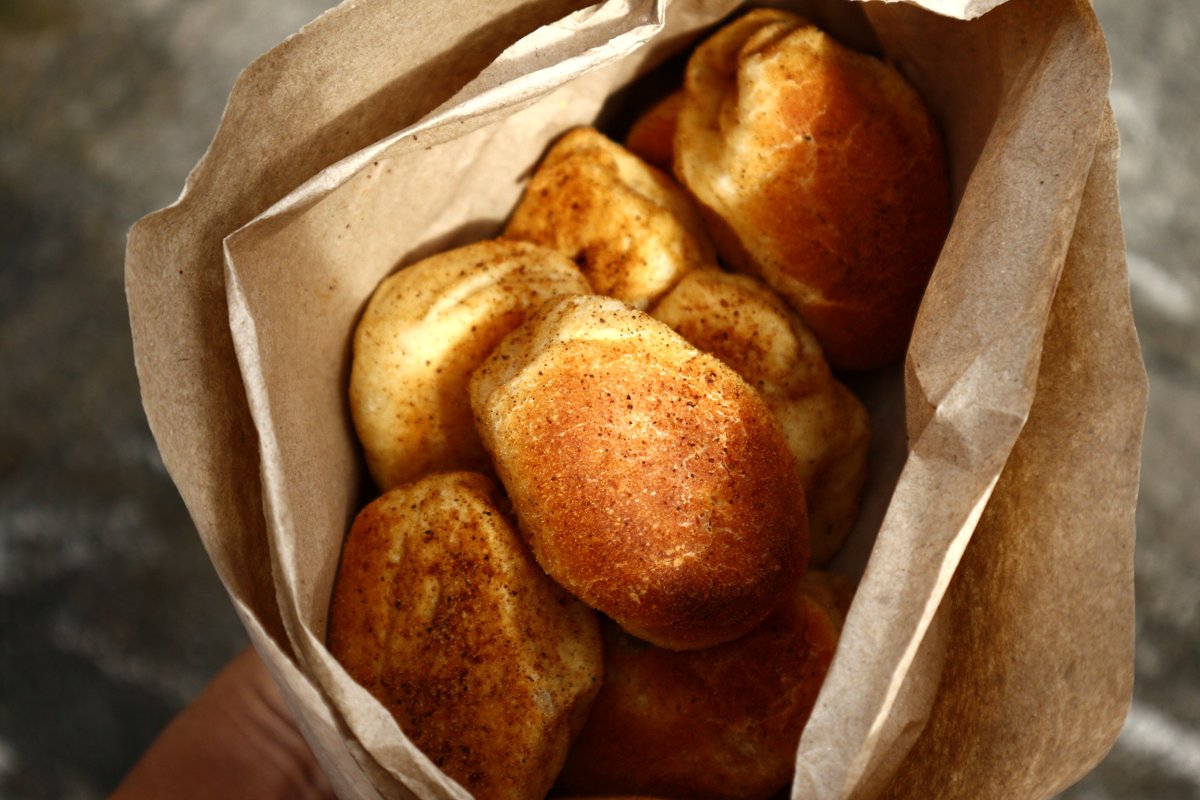 PhilippineStar's tweet photo. Thinking of what to have for breakfast?

Today is World Pandesal Day! Go and get some of that favorite Pinoy almusal. https://t.co/1swNKyto6h