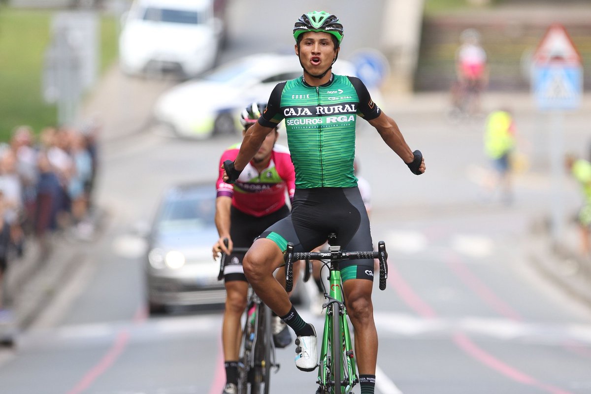 CyclingEliteU23's tweet photo. ✈ El 🇨🇴 @juanfer29774588 (1999, @CajaRural_RGA #EliteU23), la próxima campaña, contará con ficha en el equipo profesional del @CajaRural_RGA.

📷 @oskarmatxin https://t.co/VZEjRYeba9