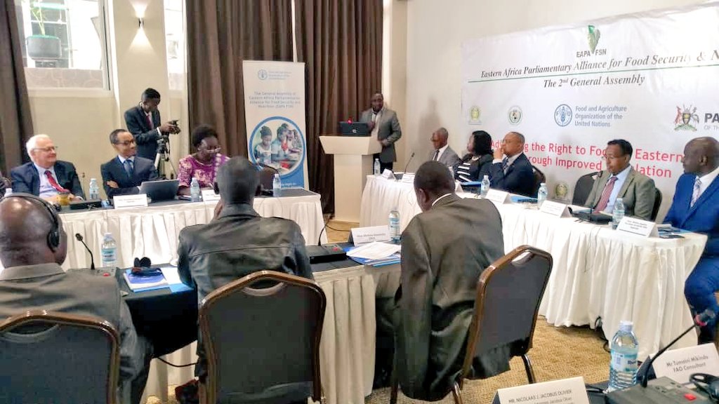 ChimimbaPhiri's tweet photo. In mtg with the #EasternAfrican Parliamentray alliance for #foodsecurity &amp; #Nutrition, I alerted on the dire state of #foodinsecurity &amp; #malnutrition witnessed in the subregion &amp;  highlighted on the  pathways to reverse the situation #kampala https://t.co/kM8gmOKC4C