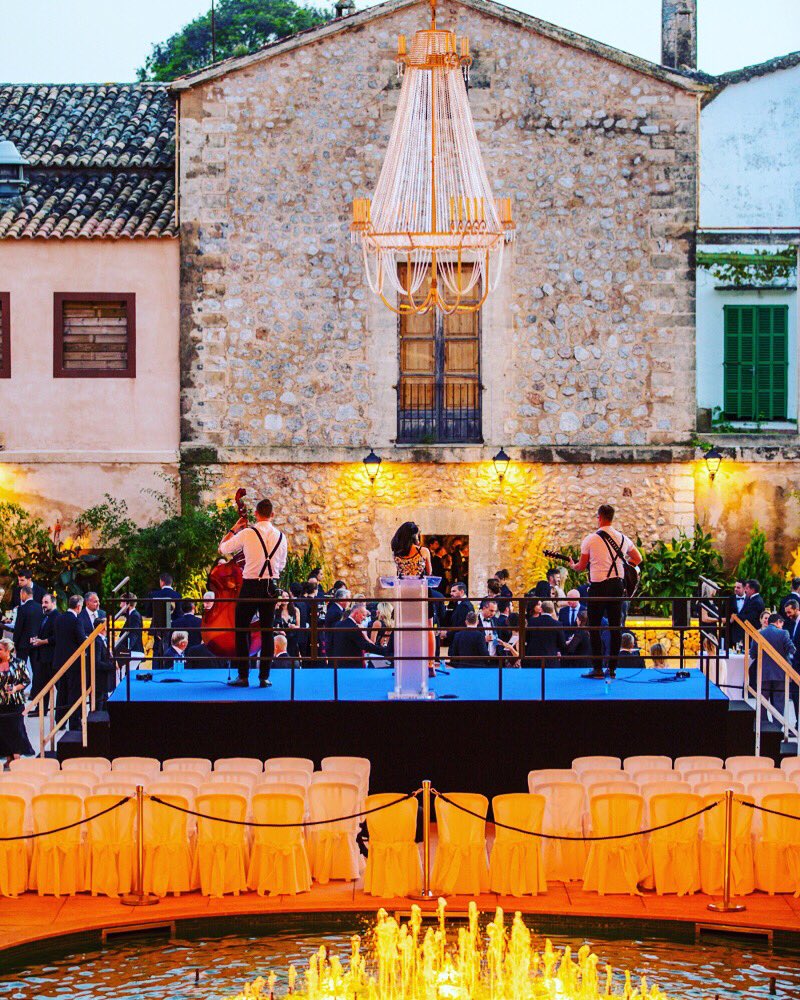 YACHT CREW ONLY: We have had a little feedback regarding difficulties renting a tux on the island... we will allow some leeway for yacht crew who cannot rent black tie for the Gala Dinner provided they are dressed in smart evening wear (jacket &amp; tie a must; strictly no jeans)