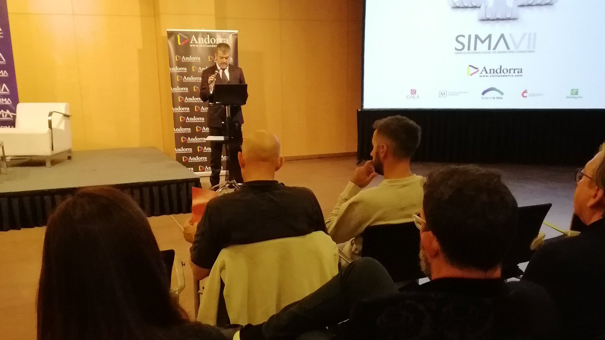 SIMAndorra's tweet photo. Comença el #simandorra sobre restauració amb la presentació de @SenyorBlanco, President del Club de Marketing d'Andorra. https://t.co/khrylhzH01