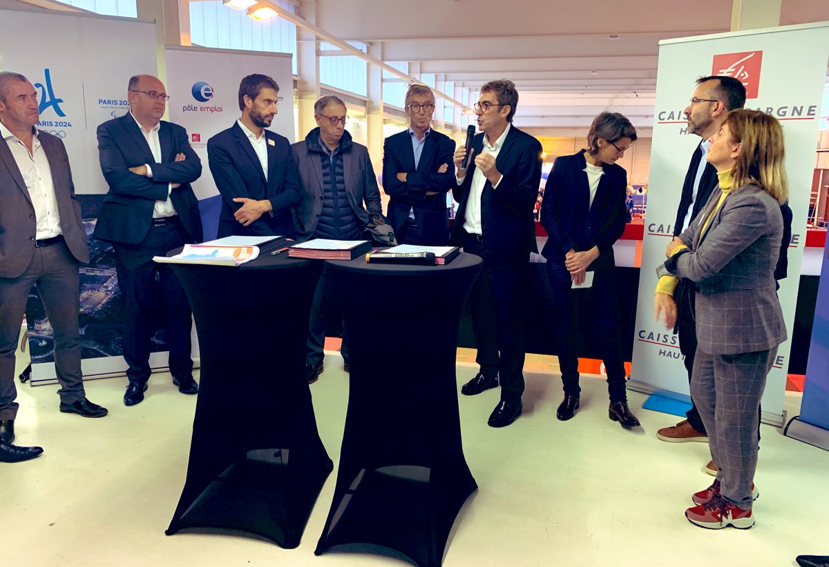 🏃‍♀️ 🏃‍♂️ Le sport au service du #recrutement et de l’#emploi avec « Du Stade vers l’Emploi en 2024 ». Signature de la convention entre Jean Bassères DG de @pole_emploi, <a href="/TonyESTANGUET/">Tony Estanguet - OLY</a> Président de <a href="/Paris2024/">Paris 2024</a> et <a href="/LamblinPhilippe/">Philippe Lamblin</a> représentant la <a href="/FFAthletisme/">FFAthlétisme</a>
