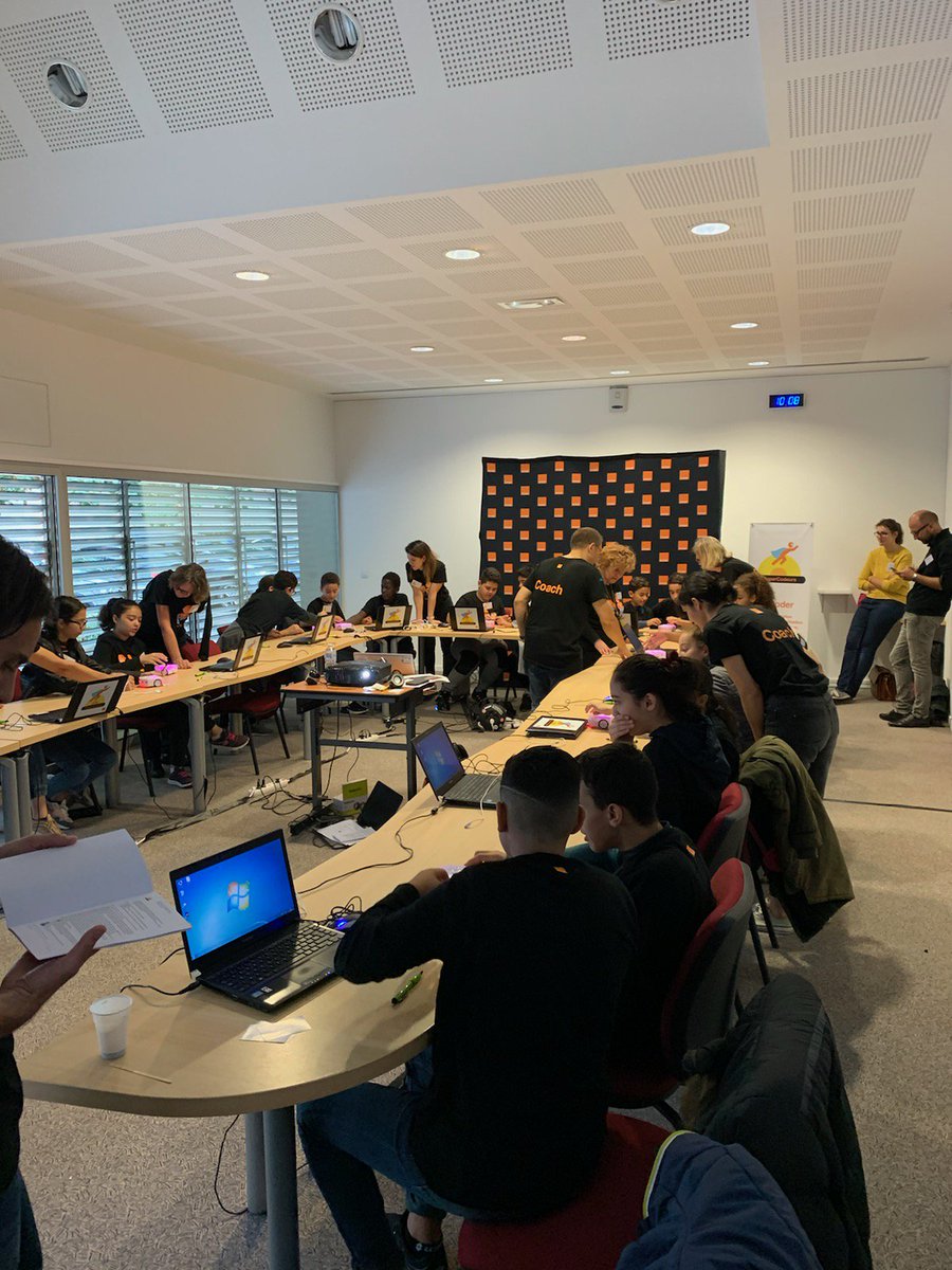 SmailOutahar's tweet photo. 📢 Lancement @VilleAvignon en direct de la @Prefet84 de notre journée #SuperCodeurs @OrangeRSE 🤖
▶️ Des ateliers pour sensibiliser ➕100 élèves de 4ème du @GrandAvignon au codage 
▶️ Préparer les compétences &amp; métiers de demain avec nos #coach @OrangePACA durant la @CodeWeek_FR https://t.co/dI2HAQUOXj