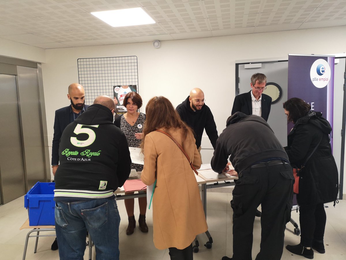 LeMaoutMP's tweet photo. #1journéepour1formation: 
📢C'est maintenant à l'espace #stecroixsteuverte 
🏃 #AvecPoleEmploi  Venez rencontrer les organismes de #formation🎯
▶️ 💯%#emploi 🔑 
@poleemploi_RCVL
@RCValdeLoire https://t.co/OafzqGWLzT