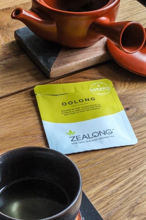 #teawaretuesday The Northern Hemisphere Autumn is celebrated by Curiousitea, who used this Japanese kyūsu (teapot) to steep and display Zealong Oolong tea leaves 😍🍂 Our whole leaves allow for up to eight infusions of tea!