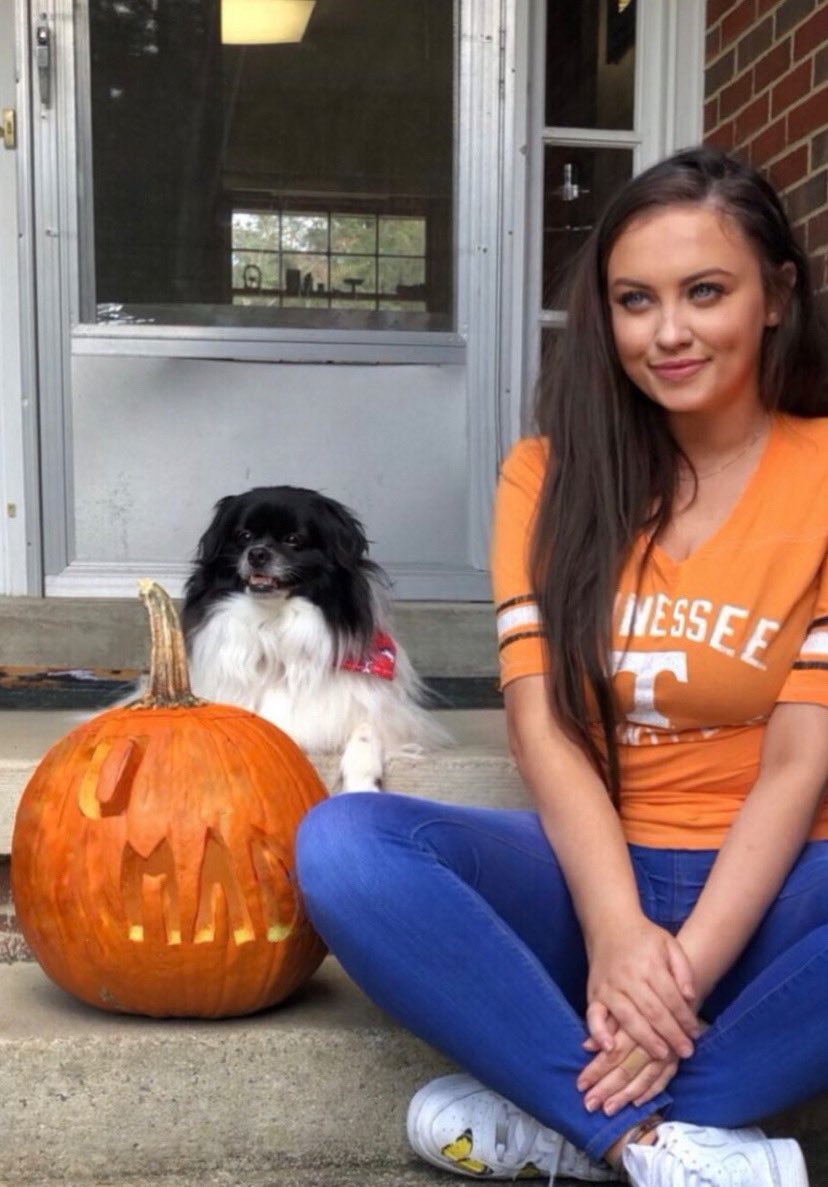 jkittkat's tweet photo. I love #pumpkincarving!🎃🔪
#BamaTwitterArmy
#TennesseeHateWeek
#RollTheVols
#STOMPTennessee🐘
#OrangeCrush
#RevengeTour💪🏻🅰️
#RoadTUA18Continues
#RollTide🅰️🐘🌊🏈 https://t.co/rbtI49RIhv