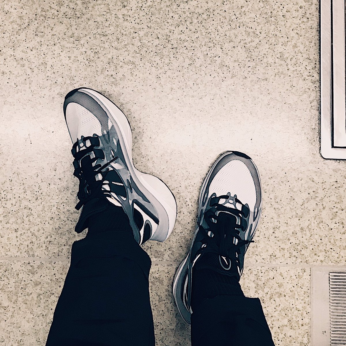 kat_dj's tweet photo. Cookies and cream π #TAFPH #sportwithstyle #nike #dmsx https://t.co/NUCGTXuGnP