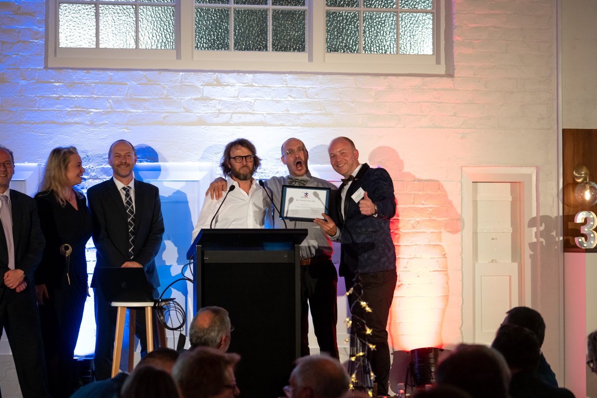 Last week, Ambassador Carta-Le Vert accompanied a delegation of <a href="/MEDEF_I/">MEDEF International</a> in Auckland and took part in the 35th anniversary of the French New Zealand Chamber of Commerce and its Gala and Awards Dinner! #FRNZ 🇫🇷🇳🇿