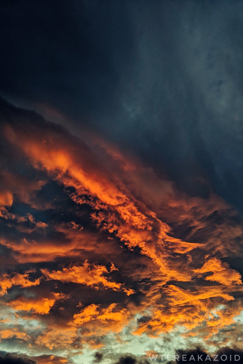 WTFreakazoid's tweet image. Today's afternoon. #RainingFire