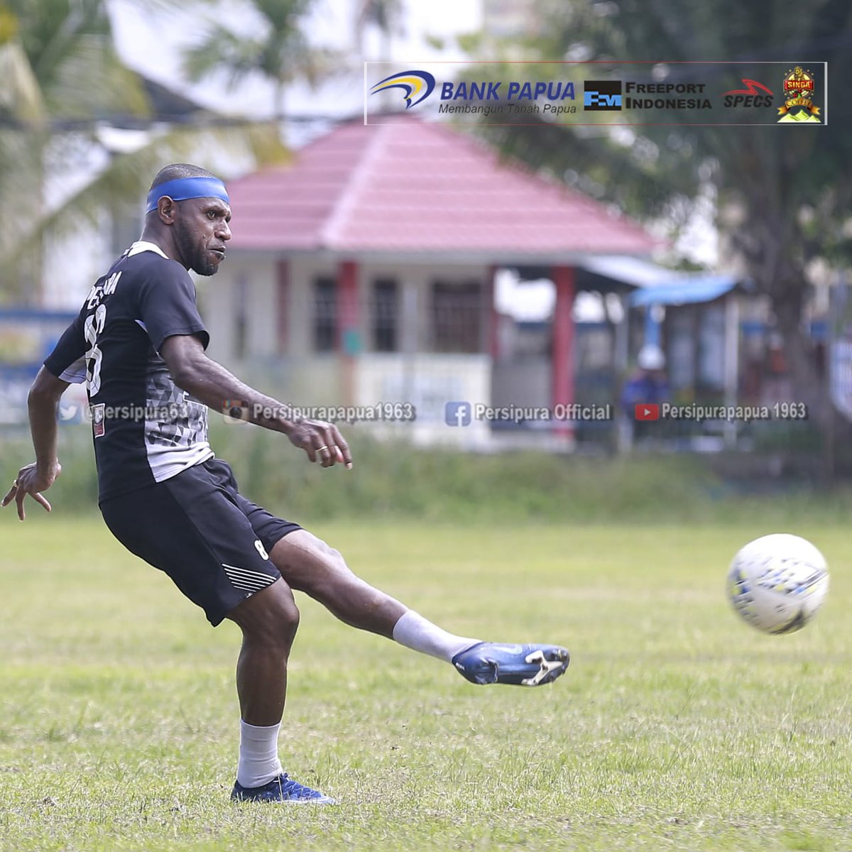 persipura63's tweet image. Persiapan terakhir tim Persipura sebelum bertolak ke Kalimantan, rabu (16/10) besok...🔥💪
.
.
#BerjuangDemiPapua
#ShopeeLiga12019
#persipurapapua1963