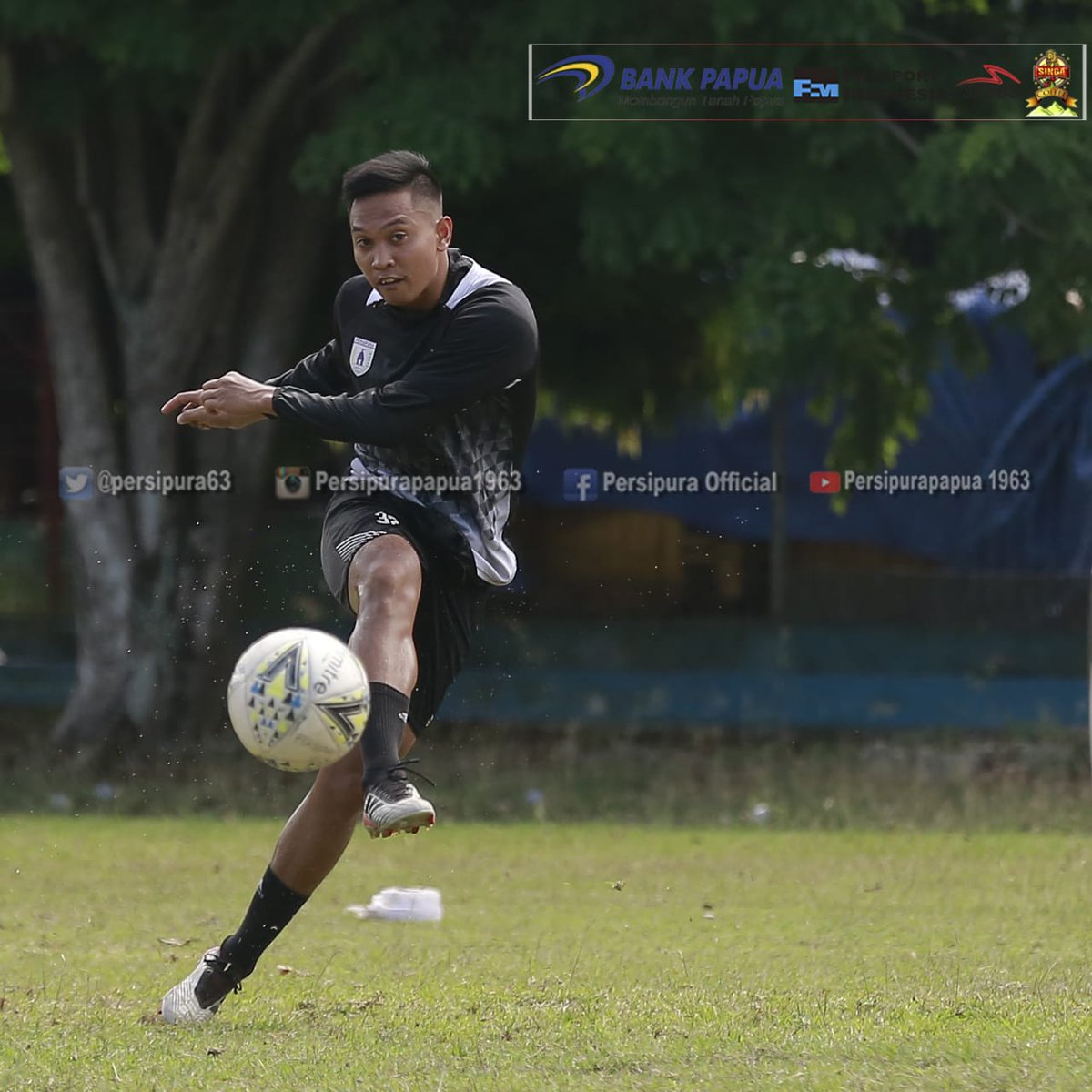persipura63's tweet image. Persiapan terakhir tim Persipura sebelum bertolak ke Kalimantan, rabu (16/10) besok...🔥💪
.
.
#BerjuangDemiPapua
#ShopeeLiga12019
#persipurapapua1963