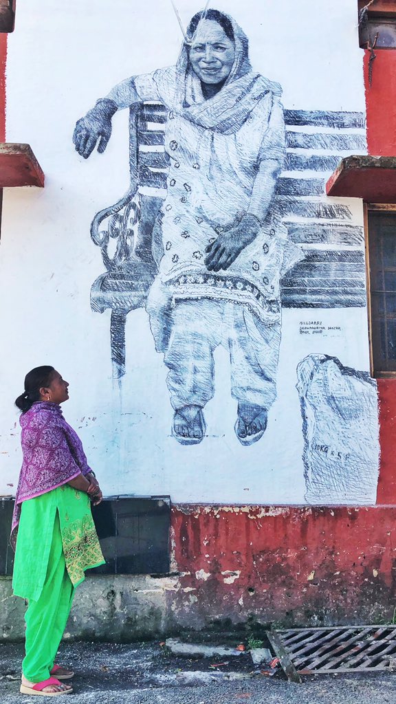 DivsiGupta's tweet photo. “Hum koode wale Nahi hai , hum safai wale hai”
- Krishna Devi , waste professional
She stands in front of her charcoal mural made by Harshada Kerkar @MuseumOfGoa
Several such portraits were sketched on walls to recognise the efforts for waste professionals #HillDaari @NestleIndia https://t.co/1fjfb2XhtJ