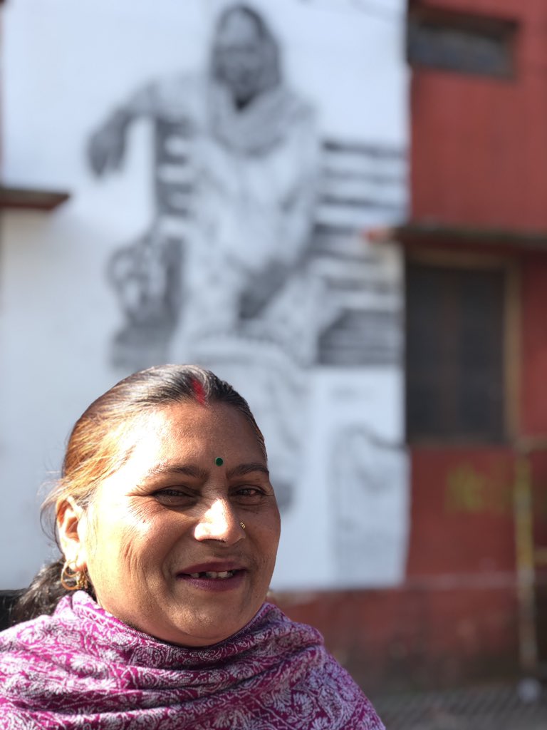DivsiGupta's tweet photo. “Hum koode wale Nahi hai , hum safai wale hai”
- Krishna Devi , waste professional
She stands in front of her charcoal mural made by Harshada Kerkar @MuseumOfGoa
Several such portraits were sketched on walls to recognise the efforts for waste professionals #HillDaari @NestleIndia https://t.co/1fjfb2XhtJ