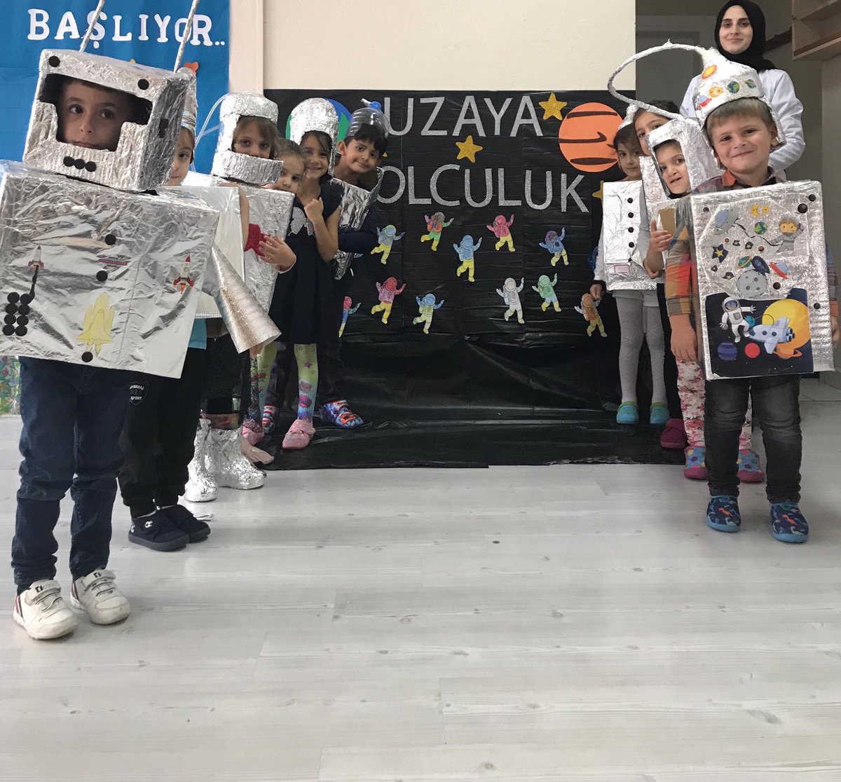 Beyoğlu Belediyesi Hezarfen Anaokulları Örnektepe şubesi 5 yaş öğrencileri Aile katılımı etkinliği olan uzay konumuzu velilerimizin yaptığı kostümleri giyinerek uzay partimizi çok eğlenerek tamamladık.İlgi ve emekleri için tüm  velilerimize teşekkür ederiz.... <a href="/haydaraliyildiz/">🇹🇷Haydar Ali YILDIZ</a>