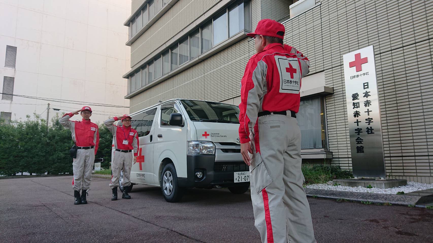 日本赤十字社愛知県支部 台風19号の救護活動 現在愛知県 からは計4名の職員を長野に派遣していますが 本日その活動を引き継ぐ後続班として支部から2名の支部支援要員 名古屋第二赤十字 病院から4名の災害医療コーディネートチームを派遣しました 長野県