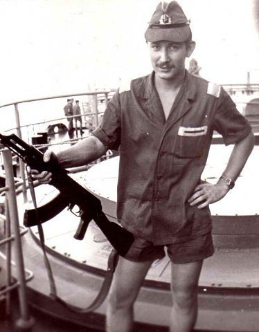Twitter Navy wearing tropical 1980s https://t.co/BX6jQp5nZx" / Twitter