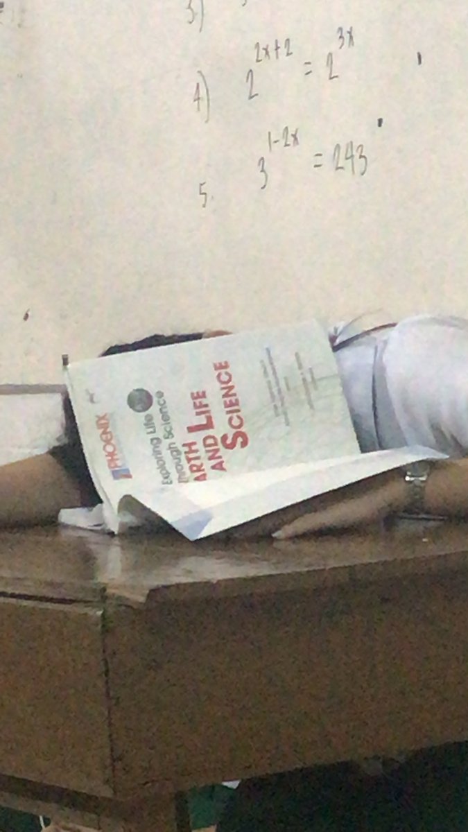HumssA_Amorsolo's tweet photo. Yung pagod ka na pero earth and life iz LiFeRrr @mariaakatrinaa_ https://t.co/svtSYhoeHr