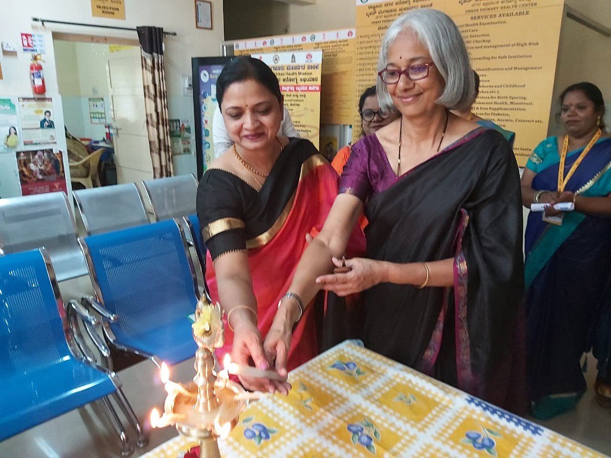 Biocon_FDN's tweet photo. #BioconFoundation donated a dental chair to UPHC Sonenahalli Bengaluru which will be run with the support of KLE Society’s institute of dental sciences. The clinic will provide free dental treatment on Tuesdays by dentist appointed by us. #EmpoweringCommunities #EngagedForImpact. https://t.co/9bFDcPIsBE