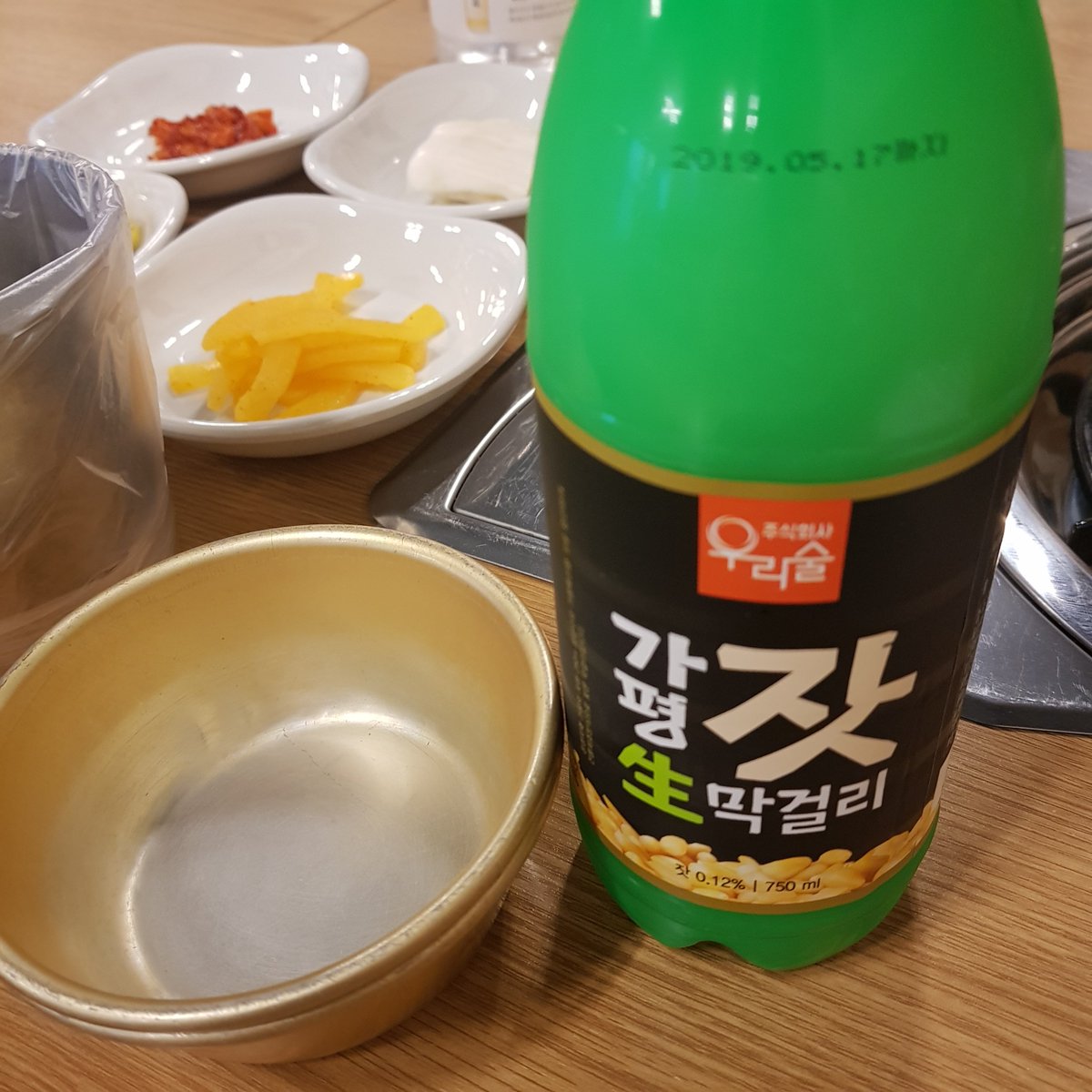food_and_drink1's tweet photo. 39. 공덕동 - 뫼촌
국물없는 토종닭볶음탕. 말그대로 국물없이 양념으로 매콤하게 잘 버무려진 닭볶음탕이다. 토종닭이라 닭사이즈가 크다. 그리고 쫄깃하다. 국물 보글보글 스타일만 보셨다면 조금 당황스럽기도. 하지만 그 맛 만큼은 인정!! 최자로드에 소개되기도. 막걸리는 가평잣막걸리만판다. https://t.co/Z1bWH5JOoN