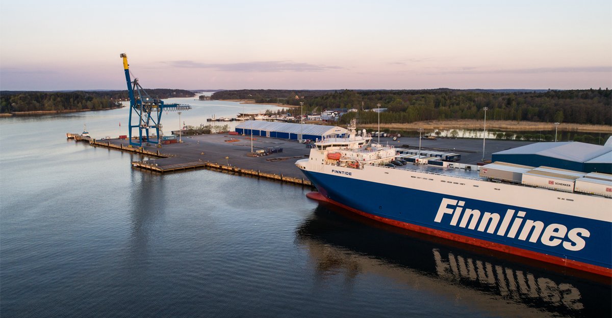 PortOfTurkuFI's tweet photo. Turusta Saksan Travemündeen ja Travemündesta Turkuun rahdin kuljettaa @FinnlinesFI. Linjaliikenteessämme operoivien #Finntide ja #Finnwave -laivojen saapumiset ja lähdöt löydät laivalistastamme: https://t.co/7l3VbRhcxv #linjaliikenne https://t.co/xjC5pCi8ab