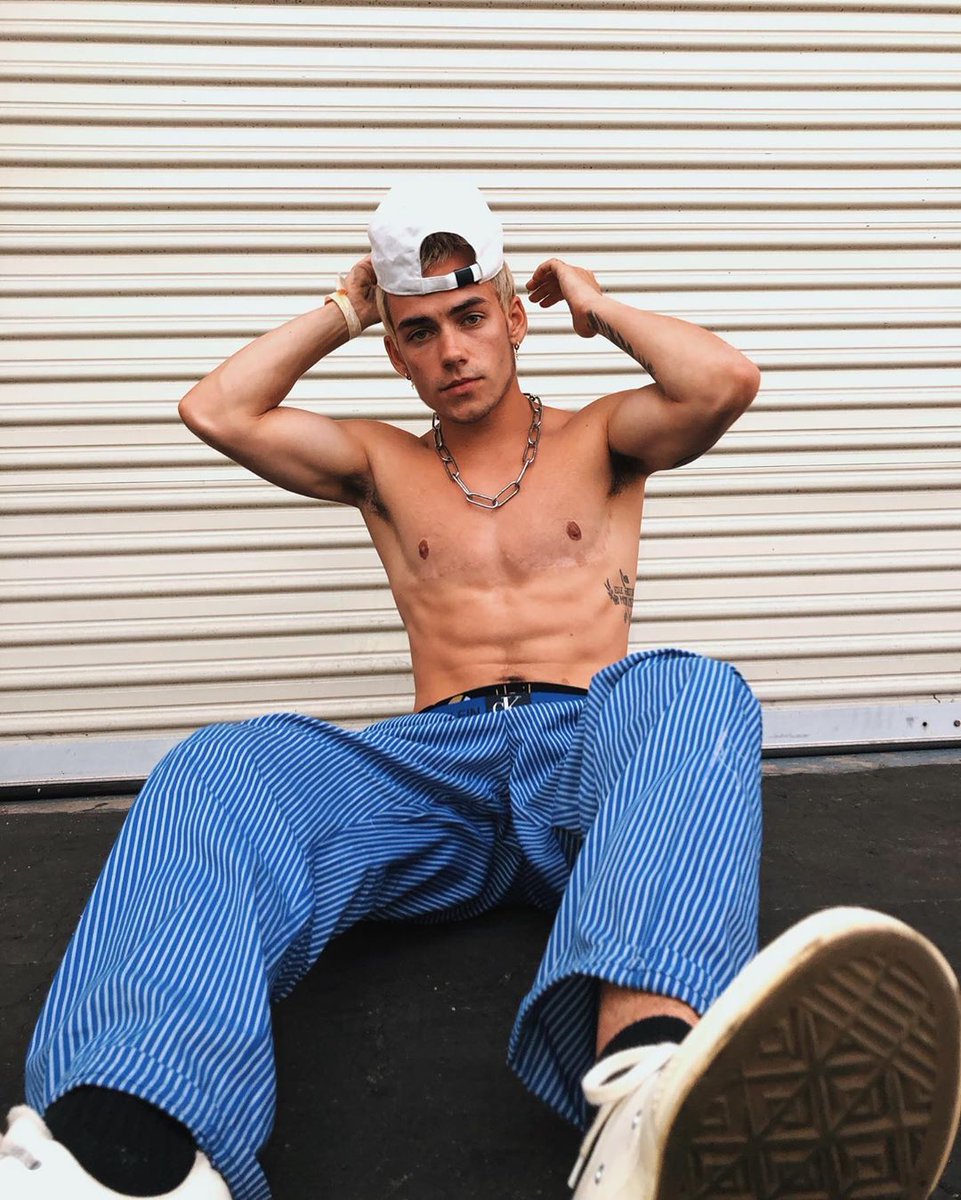 DemianCyrxs's tweet photo. ㅤㅤ⠀  

    ⿻ՙ—  15 años.
    ⿻ՙ—  Hijo de René y Johari.
    ⿻ՙ— Hermano mayor de Izan.

-, D e m i a n   C y r u s  L e t o ‘- https://t.co/ICyK76LyMn
