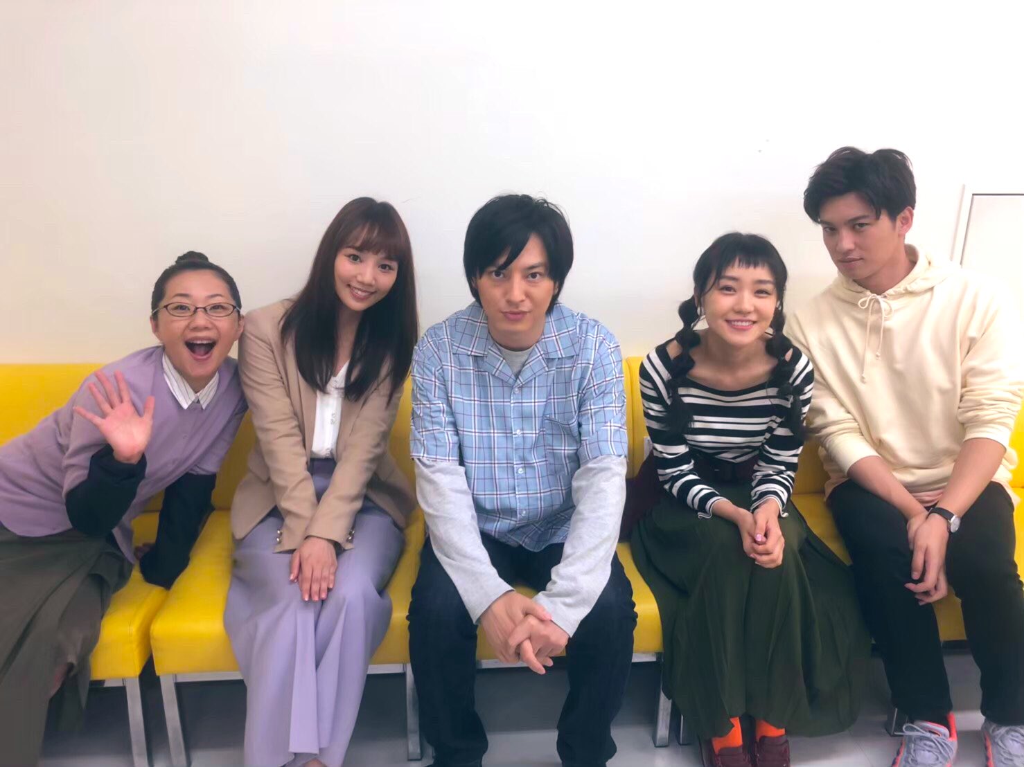 まだ結婚できない男 公式 設計事務所メンバー達でパチリ 今夜の 桑野さん は 英治 塚本高史 や アシスタントの 詩織と裕太 奈緒 荒井敦史 に婚活アプリに勝手に登録されたけどなんだかウキウキ 経理プロの映子 阿南敦子 桑野は