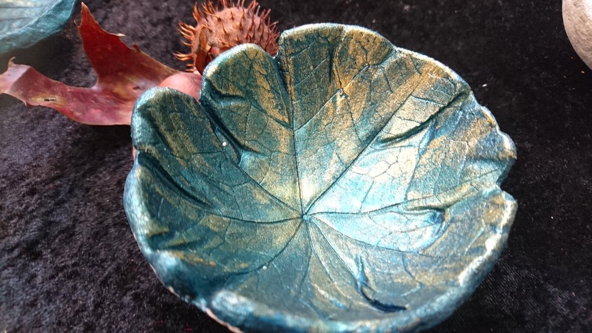 OderKunst's tweet photo. Beton Lichtschale 
#art #artwork #kunst #beton #betondeko #betonoptik #betondesign #mayagold #Lichtschale  #schale #schalen #walnuß #puzzl #puzzelspiel #puzzelteile #hobby #Hosta #funkie #hostafunkie #blätter #blatt #schale 
https://t.co/EoBbuQEVuU https://t.co/V444RYDBQ9