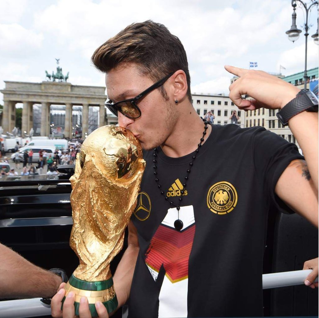 Happy birthday to World Cup winner, Arsenal and former Germany midfielder Mesut Ozil. 