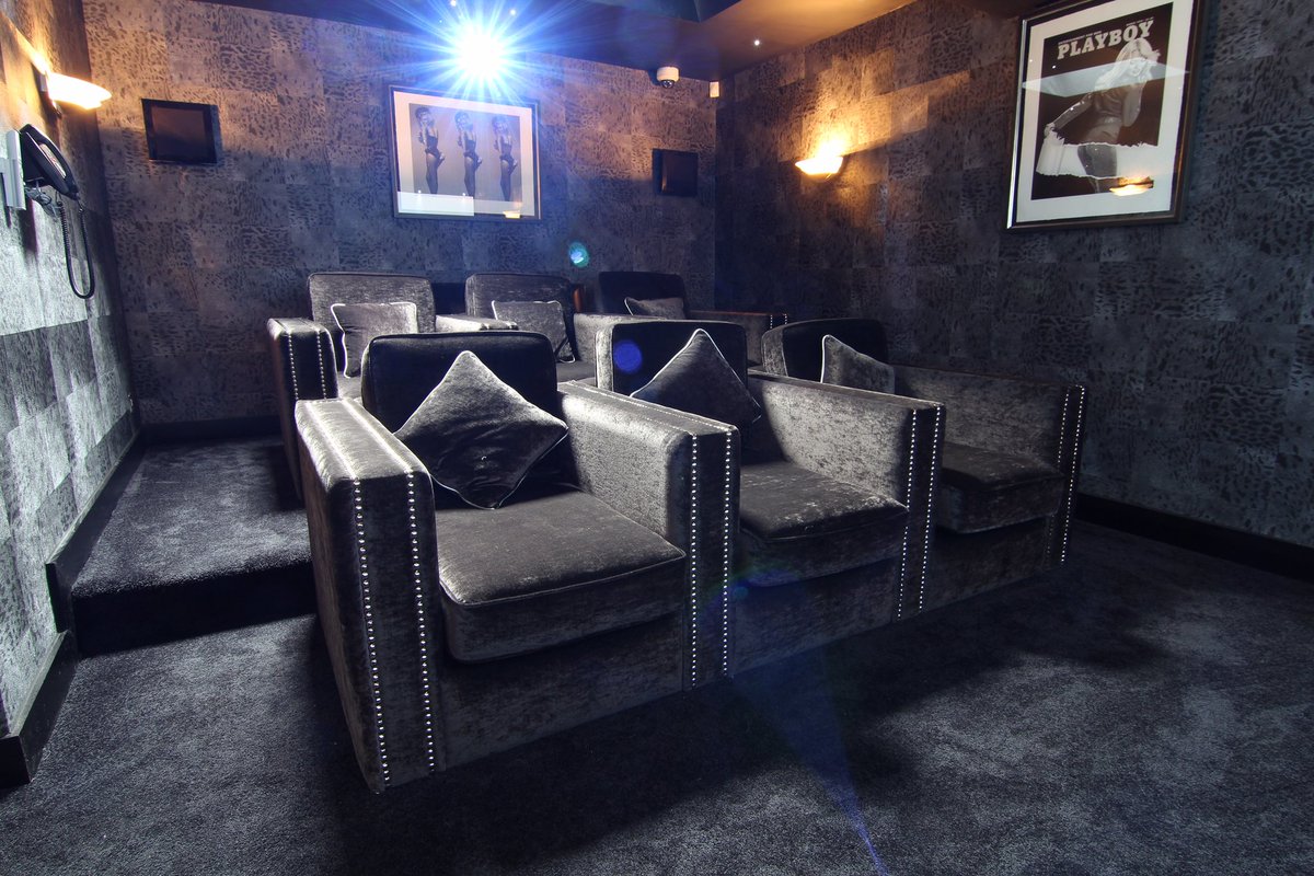 bespoke_cinemas's tweet photo. Who puts a car in a garage.....

#bespoke
#homecinema
#smarthome 
#interiordesign https://t.co/KXslHbceKX