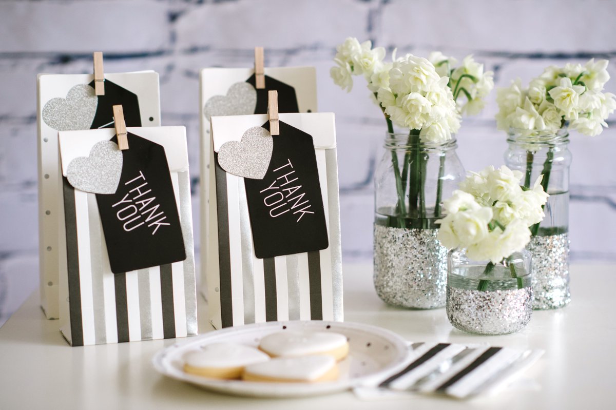 IllumePartyware's tweet photo. Stylish Treat Bags that would be perfect for Halloween Treats.✨
https://t.co/Avn1HDAQD2
#illumepartyware  #treatbags #halloweentreatbags #lollibags#halloween #halloweenparty https://t.co/oy9xIp0qrd