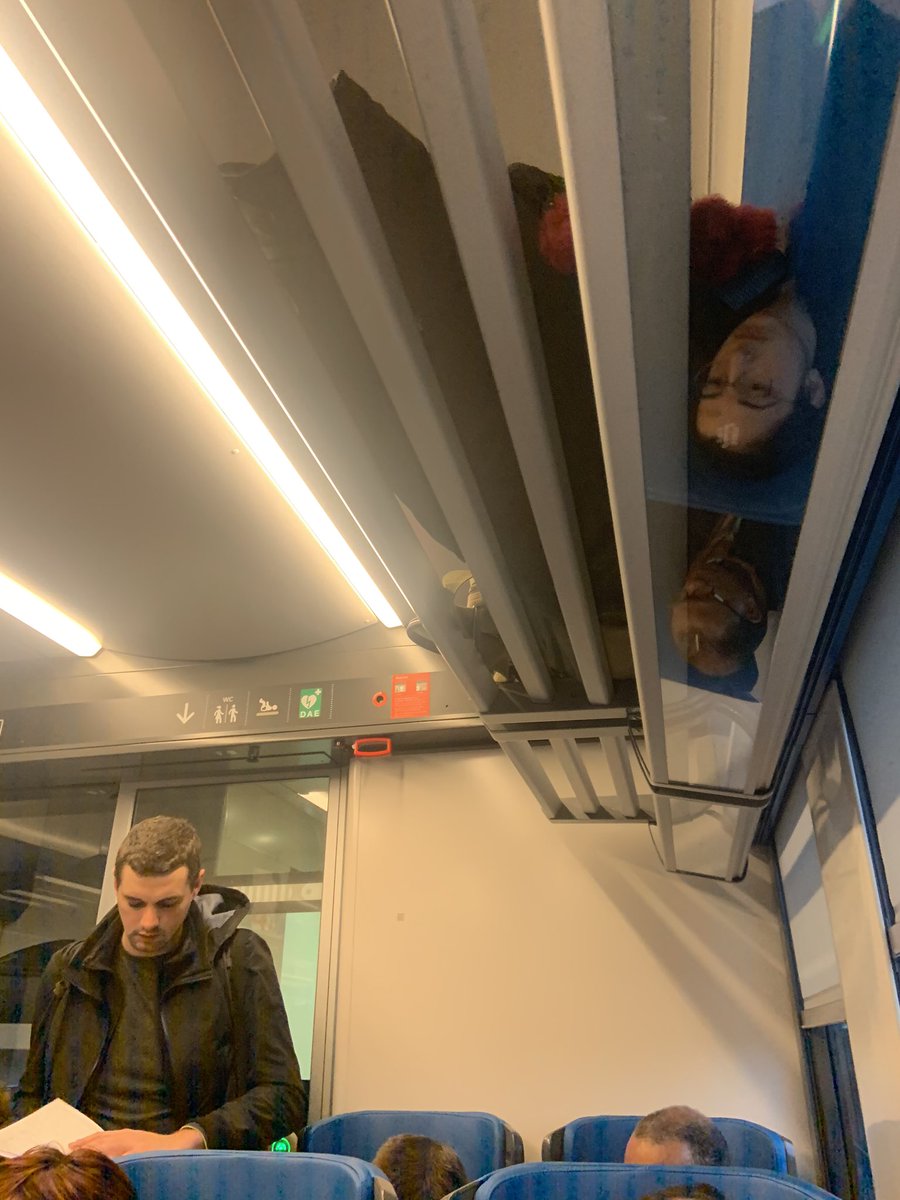fontainelucien's tweet photo. Pétition signée ce matin dans le train à l initiative de @Francois_Ruffin pour de meilleurs conditions de la ligne #amiens -Paris https://t.co/ObExHN3Djx