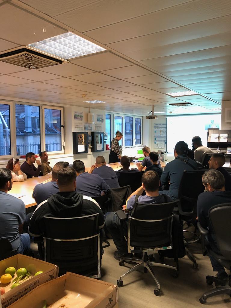 Ce matin, sensibilisation au risque amiante avec <a href="/SandraPayet91/">Sandra Payet</a> sur #STA. Merci Nicolas Lafortune. #ICICESTPARIS  <a href="/audrey_guern/">Audrey guern</a> @X_Guig <a href="/bourdin_hugues/">Hugues Bourdin</a>