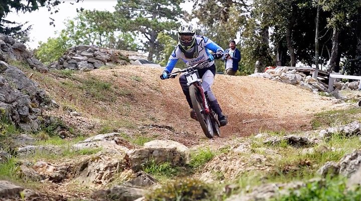 mtbsi's tweet photo. Spomin na #DHLosinj 2019, #UniorDHCup. Video 🎥 #MZPix, bomba kot vedno.
Do ta velike reči, #MBworldcup #downhill, še dobrih 200 dni!
https://t.co/AuAhc7hqoh https://t.co/AGkaIO9L5n