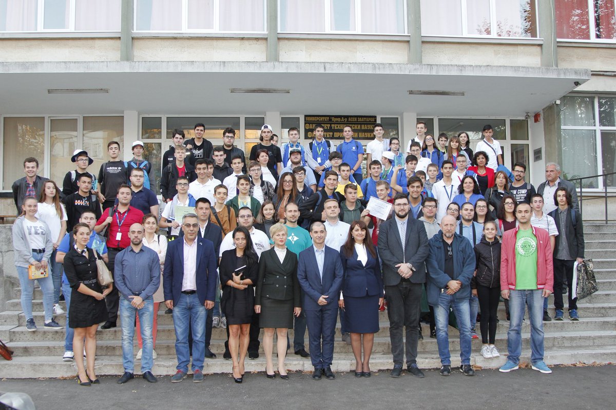 burulyanova's tweet photo. Demonstration of young enterpreneurs #Bluacthackday in Burgas #bluact #urbact https://t.co/JzvH143BJ4