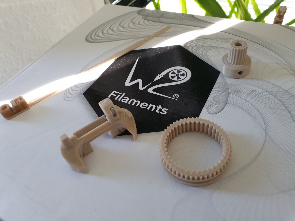 pcpointer's tweet image. Printed parts with PEEK from W2 filaments with a modified Prusa i3 MK3s. 

#pcpointer #prusa3d #josefprusa #mosquitohotend #sliceengineering #3Dprinting #3Dprinted #ldomotors #peek #polymers