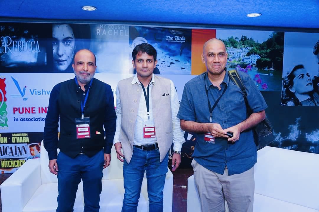 JhaSanjay's tweet photo. “Has India Become A Majoritarian State? “

YES!!!! 

At the Pune International Literature Festival with moderator ⁦@tajmahalfoxtrot⁩ and BJP’s  ⁦@tuhins⁩ sometime back. 

Thanks for a sensible mature conversation. 
#PILF2019 https://t.co/wAwmy6Bg7H