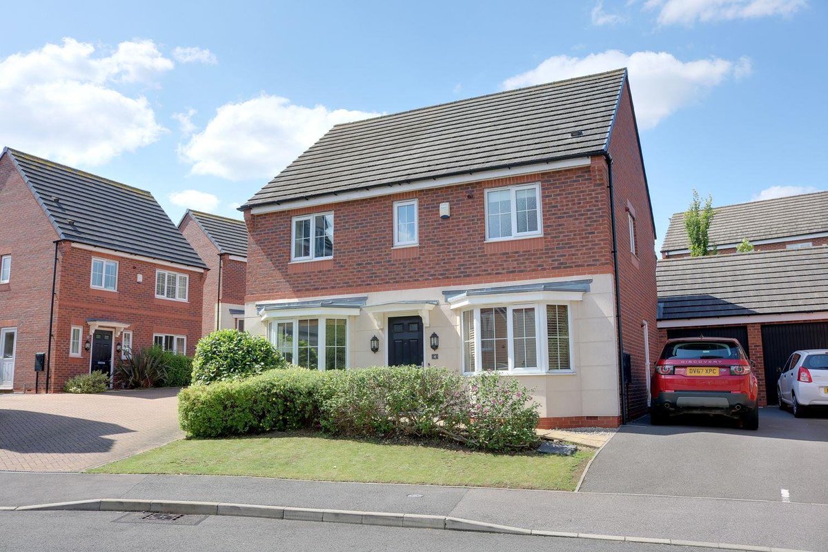 NottinghamHaart's tweet photo. Any family looking to upsize need look no further this immaculately presented modern detached is sure to have all the boxes ticked!
https://t.co/ehn48lp89v https://t.co/YfoQnDjNJO