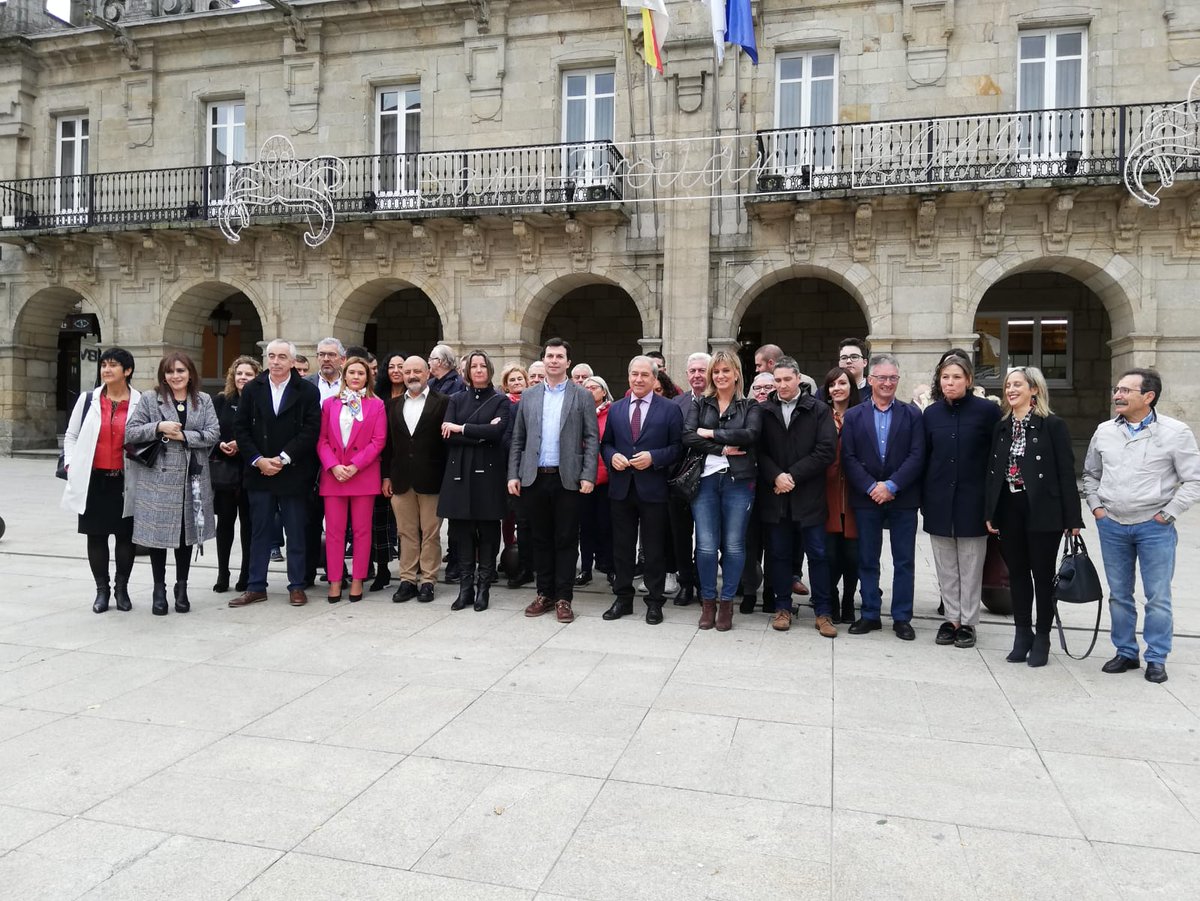 PsoeLugo's tweet photo. 🌹 Presentación da lista do @PSOE pola provincia de #Lugo ao #10N 

🎙@G_Caballero_M enumera as inversións do goberno: “Para que Lugo progrese, necesitamos un goberno socialista forte”

🎙@LaraMendezLopez: “@sanchezcastejon amosou que actúa pensando na maioría da xente” https://t.co/6b5724KKp6