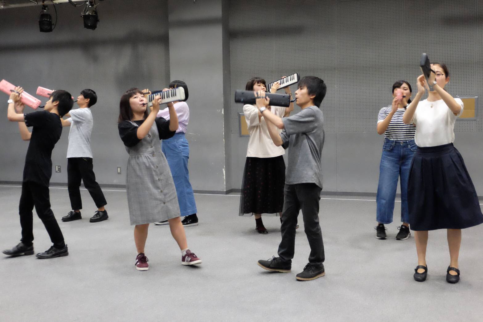 早大ピアノの会 早稲田祭 野外演奏会19 プログラム紹介 1曲目にお送りするのは みなさん大好き ディズニーメドレー です 有名なディズニー曲を集めてメドレーにしました 中にはまさかのお馴染みの曲も 鍵盤ハーモニカによる演奏