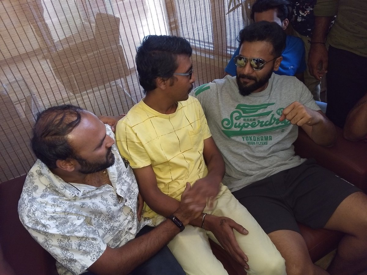 RtUpperCuT's tweet photo. #BharaateRoaringOnOct18th
#Roaringstar #srimuruli #bharaate to hit theatres..stay tuned for more guys https://t.co/iRu1iTERO9