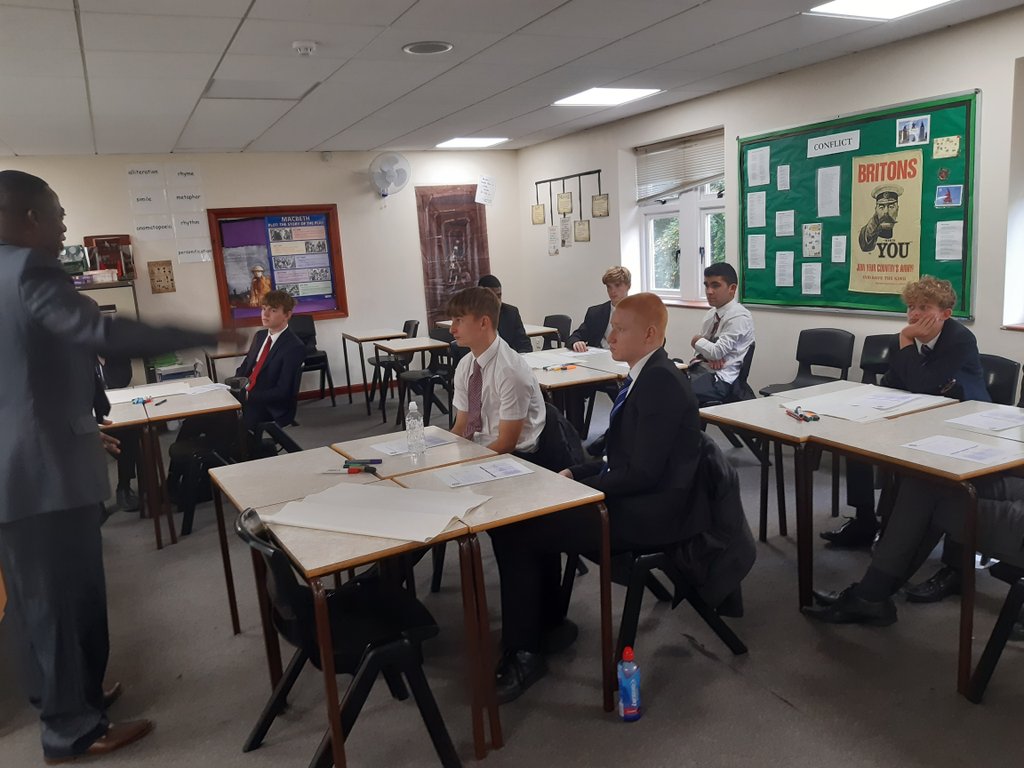 StColumbasEcon's tweet photo. Business gets creative with presentations #SCC6thTaster #SCCEconomics #SCCForm5 https://t.co/b6IzzqE5pT