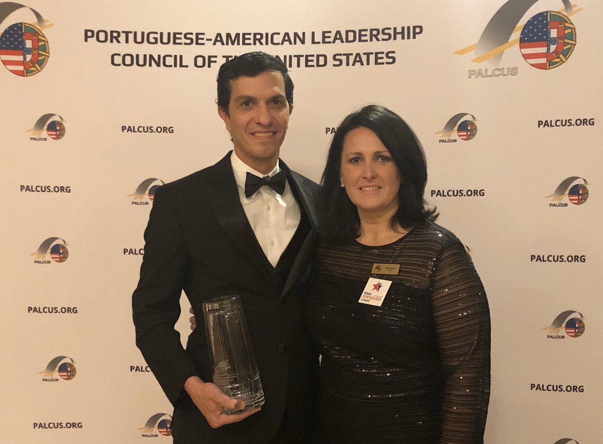 Paulo_MartinsMD's tweet photo. Memorable time during the #PALCUS gala weekend in Sacramento-CA with #Portugal Ambassador in #USA Domingos Vital, @PALCUS chair Angela Simoes, and Massachusetts senator @SenRodrigues among many other community leaders. Thanks for great networking and award! @UMassMedical https://t.co/Tty0PhlgMI