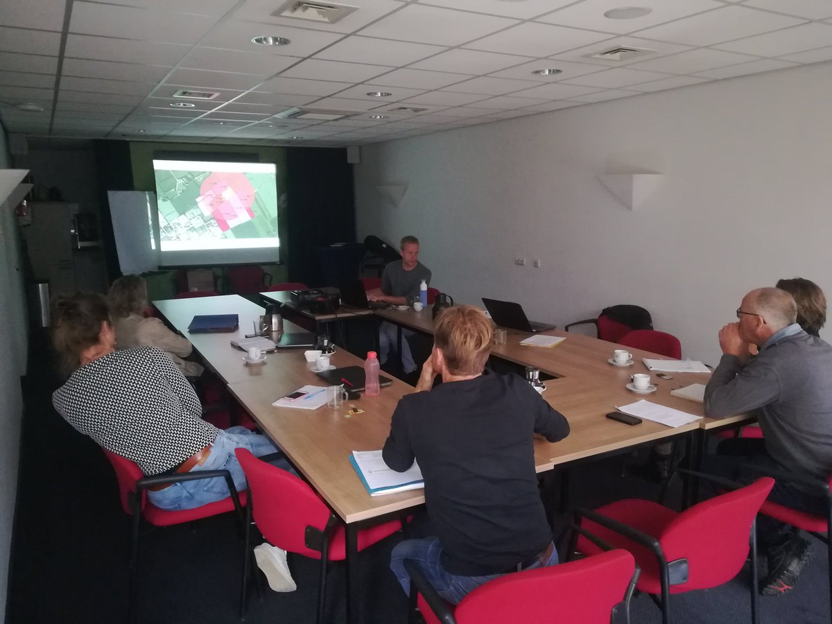 wouterrozendaal's tweet photo. Werksessie #glbpilot @ToekomstGLB Eerste toepassing van het in de Hoe? Zo! Pilot ontwikkelde puntensysteem en daarvoor ontwikkelde gistool door Wiebe Harder van @AequatorGenR https://t.co/7ythwHKMHK