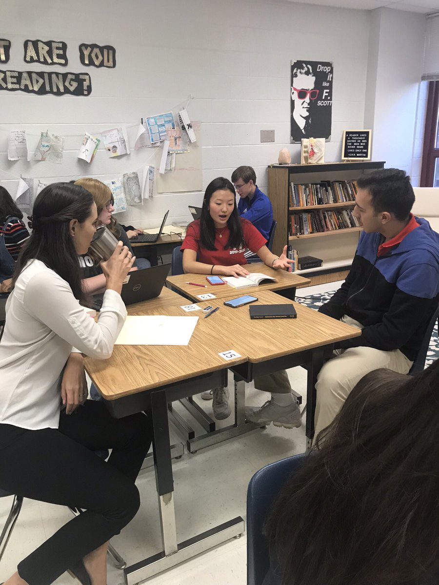 MrsLanghorne's tweet photo. It’s all about Ss voice and choice in @ltbeskenis #APLanguage class. Ss discuss their nonfiction choice books #leapoflearning #McVentures #HighlandersReflect @mcleanhigh @FCPSR2 https://t.co/sJ4m4NM8It