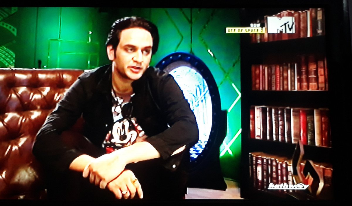 ipsita_shee's tweet photo. Now #khushali &amp; #shuti talking with
@lostboy54
#AceOfSpace2
#VikasGupta 
#MasterMind #ClassLagegi on @mtvindia Everyday on 6pm, #Houseguests https://t.co/ONSQIBXX5d