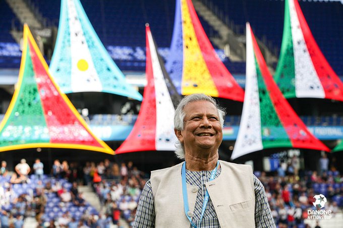 At the #DNC2019, we had the immense honor to welcome Nobel Peace Prize winner @Yunus_Centre who chose to endorse our initiative to support safe water access for children around the world through @MindsWatering.
#DNC2019 #PlayFootballChangeTheGame #Danone #OnePlanetOneHealth https://t.co/hKg8ZubTyh