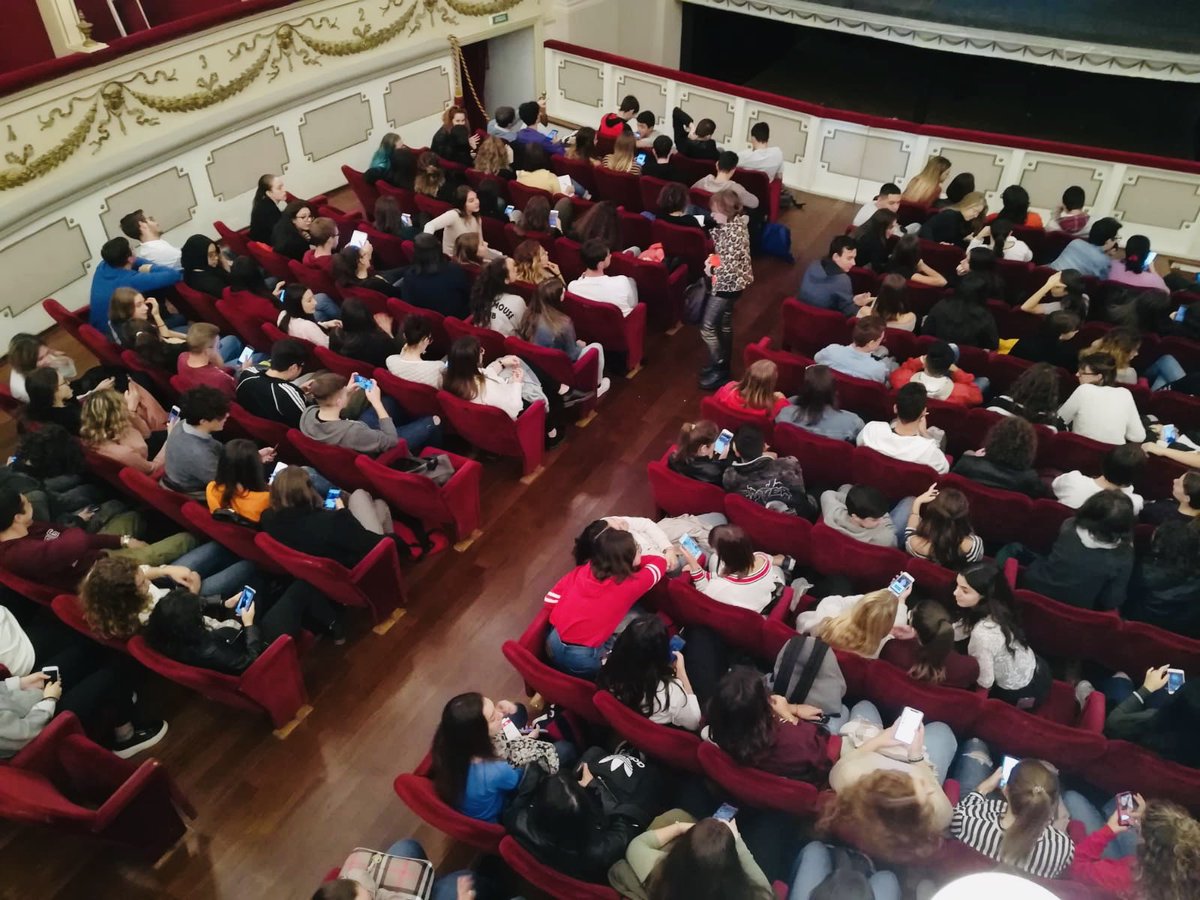 AmbrogioCrespi's tweet photo. Dal 2016 ad oggi, tante, tantissime le proiezioni del #Docufilm #SpesContraSpem - Liberi Dentro prodotto da #IndexProduction e #NessunotocchiCaino.
Stamattina oltre 200 ragazzi del #liceo classico "G. B. Vico" di #Chieti hanno assistito alla vision presso il #Teatro Marruccino https://t.co/Rbk83PSiC1